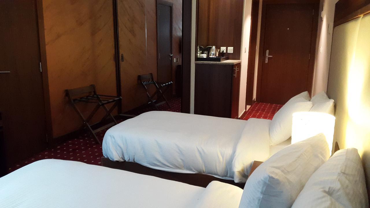 President Hotel Amman Esterno foto