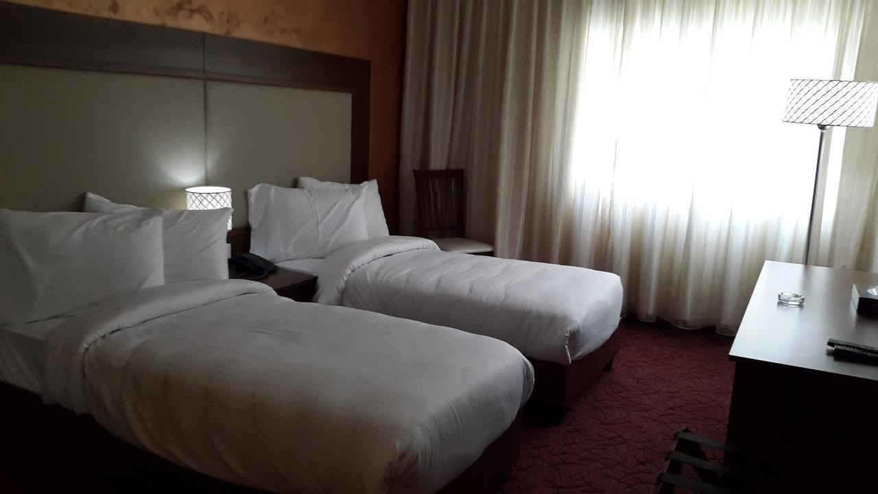 President Hotel Amman Esterno foto