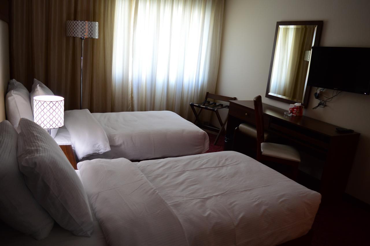 President Hotel Amman Esterno foto